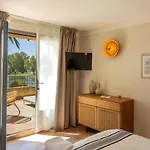 Casa Santini X Roc Seven Hotel